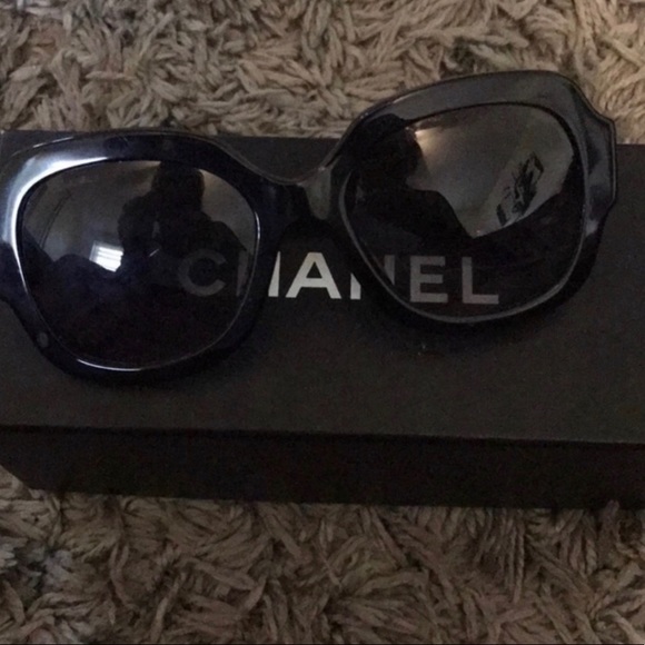 Chanel authentic sunglasses purchased from Neiman Marcus king of Prussia - Picture 2 of 11